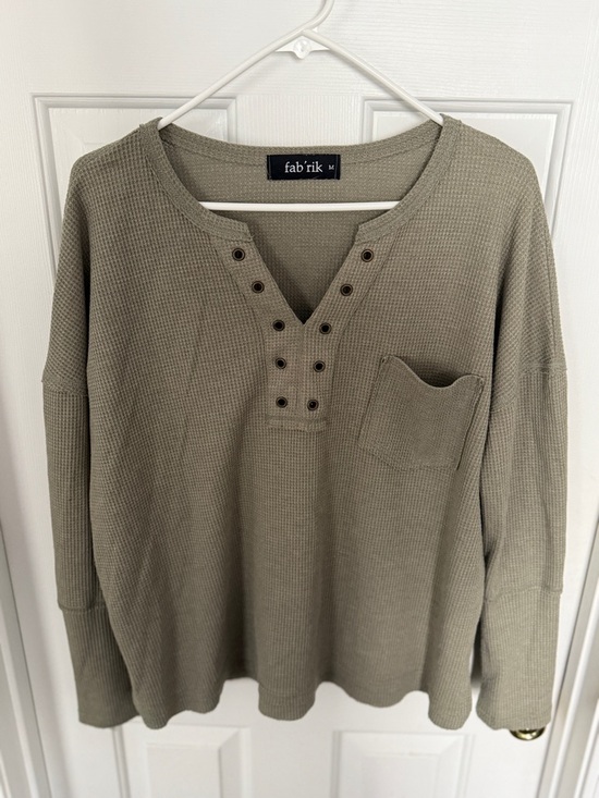 fab’rik Women’s Sage Olive Green Olive Waffle-Knit Henley Shirt Size Medium - Picture 2 of 5